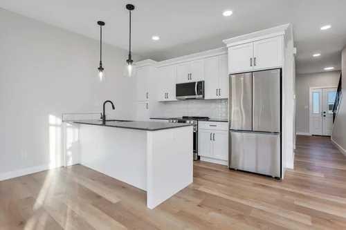 46 Concord Rise, Sylvan Lake, AB - Indoor Photo Showing Kitchen With Upgraded Kitchen