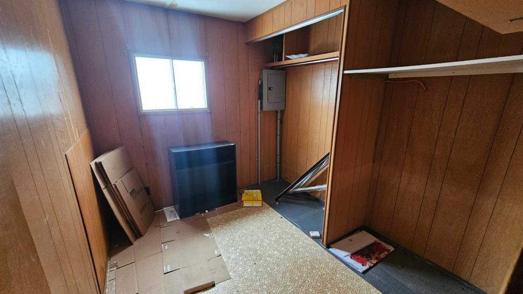 102 1 Avenue, Alliance, AB - Indoor Photo Showing Other Room