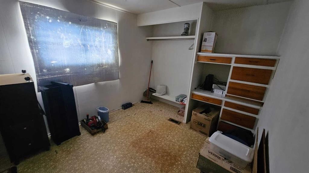 102 1 Avenue, Alliance, AB - Indoor