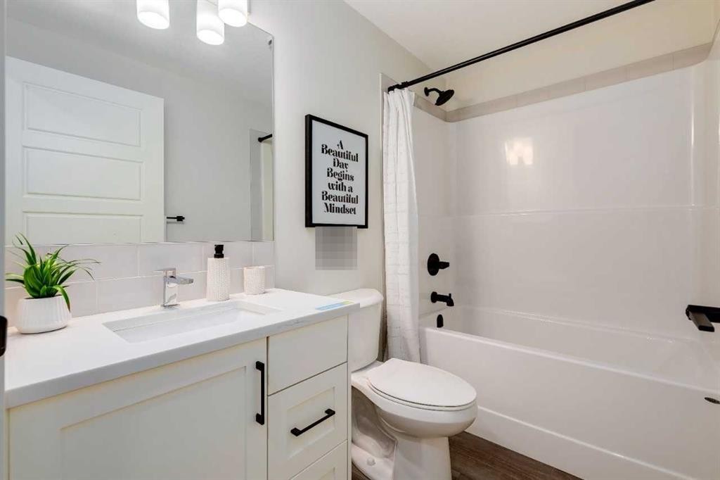 105-40 Livingston Parade Ne, Calgary, AB - Indoor Photo Showing Bathroom