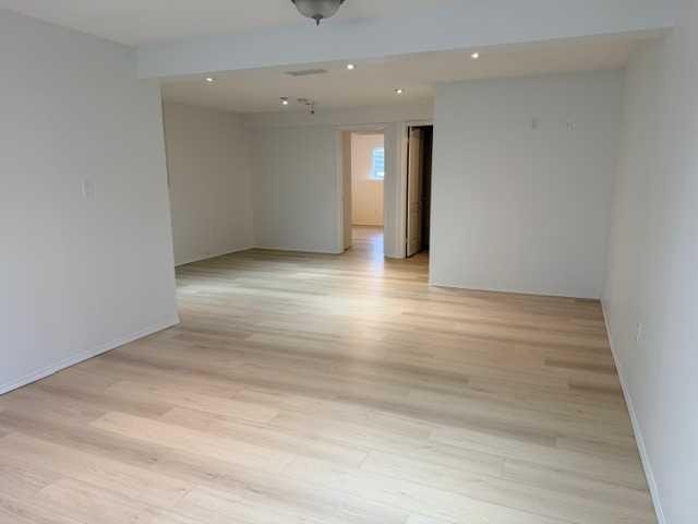 B-5915 52 Avenue, Red Deer, AB - Indoor Photo Showing Other Room