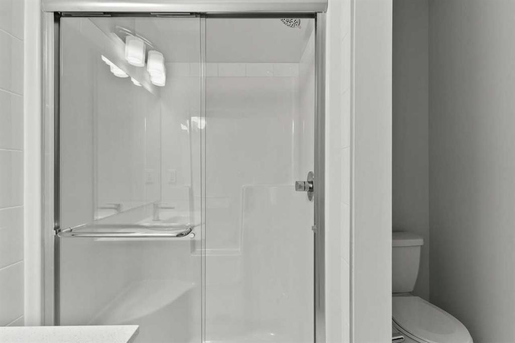 106-40 Livingston Parade Ne, Calgary, AB - Indoor Photo Showing Bathroom