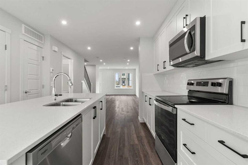 106-40 Livingston Parade Ne, Calgary, AB - Indoor Photo Showing Kitchen With Double Sink With Upgraded Kitchen