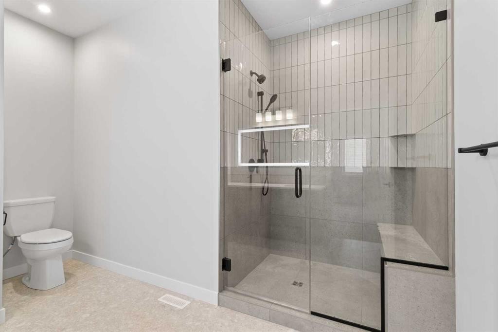 4924 Beardsley Avenue, Lacombe, AB - Indoor Photo Showing Bathroom