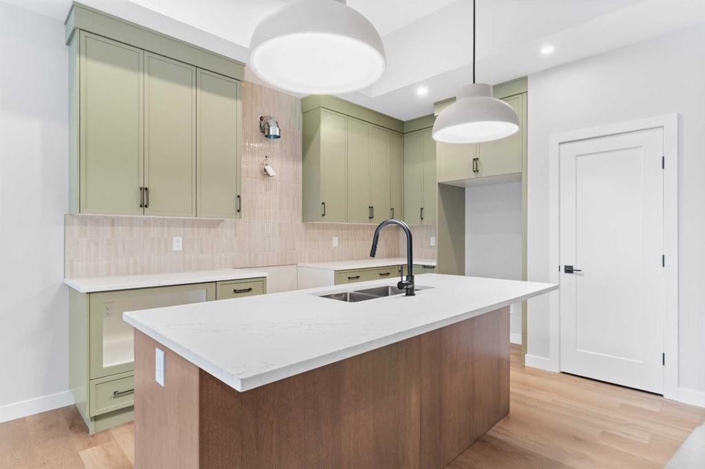 4924 Beardsley Avenue, Lacombe, AB - Indoor Photo Showing Kitchen With Double Sink