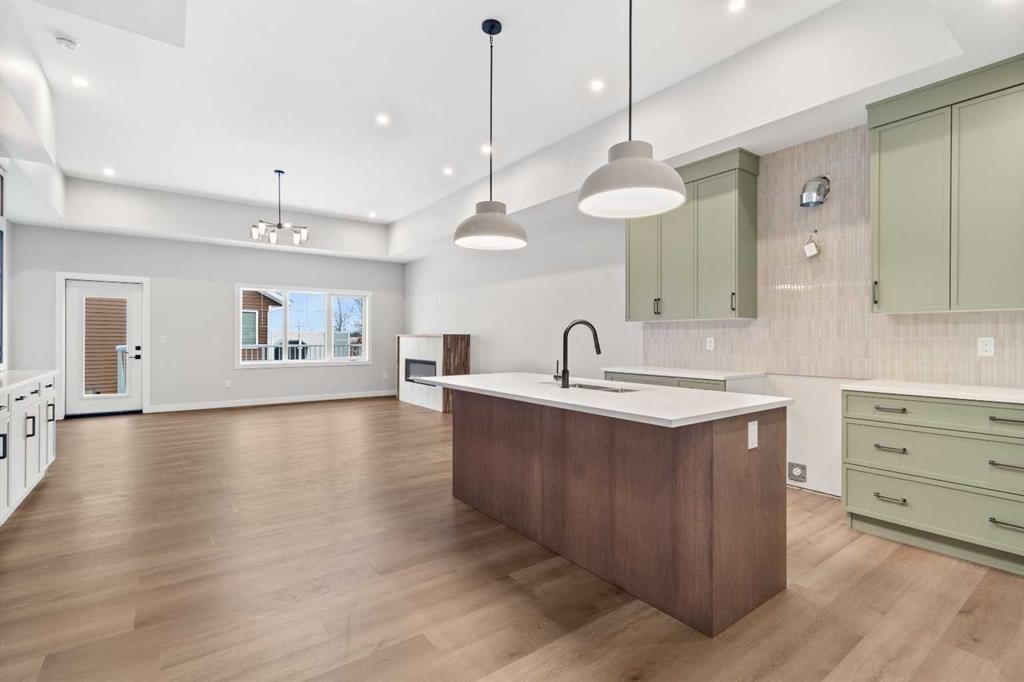 4924 Beardsley Avenue, Lacombe, AB - Indoor Photo Showing Kitchen With Upgraded Kitchen