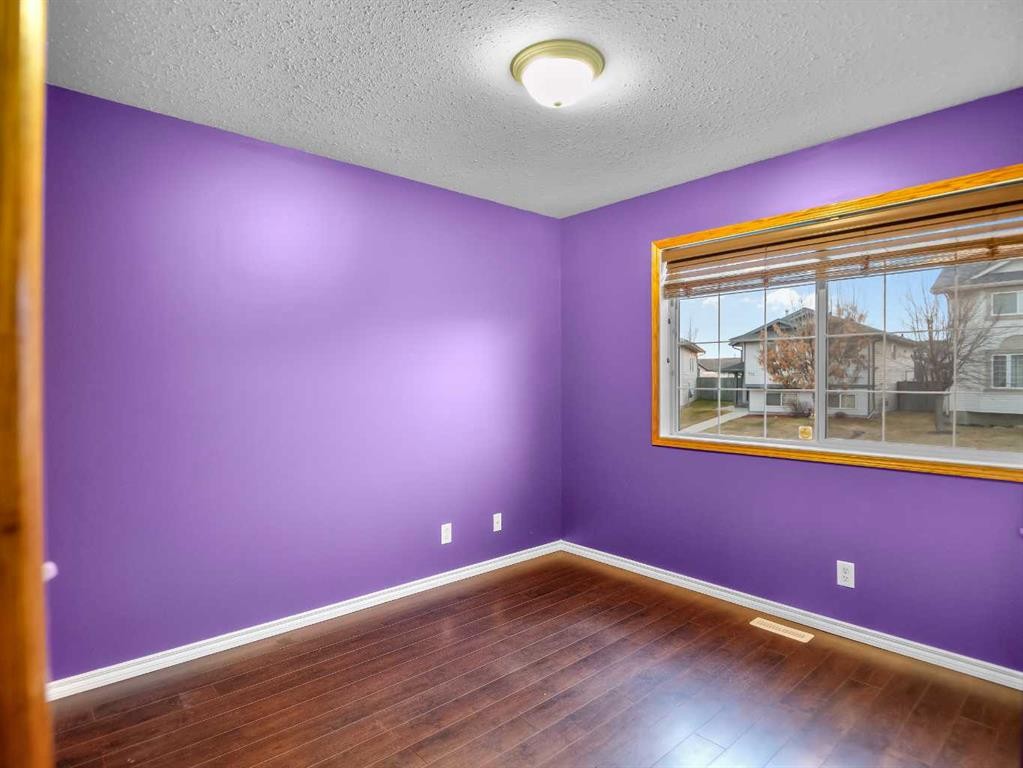 109 Duckering Close, Red Deer, AB - Indoor Photo Showing Other Room