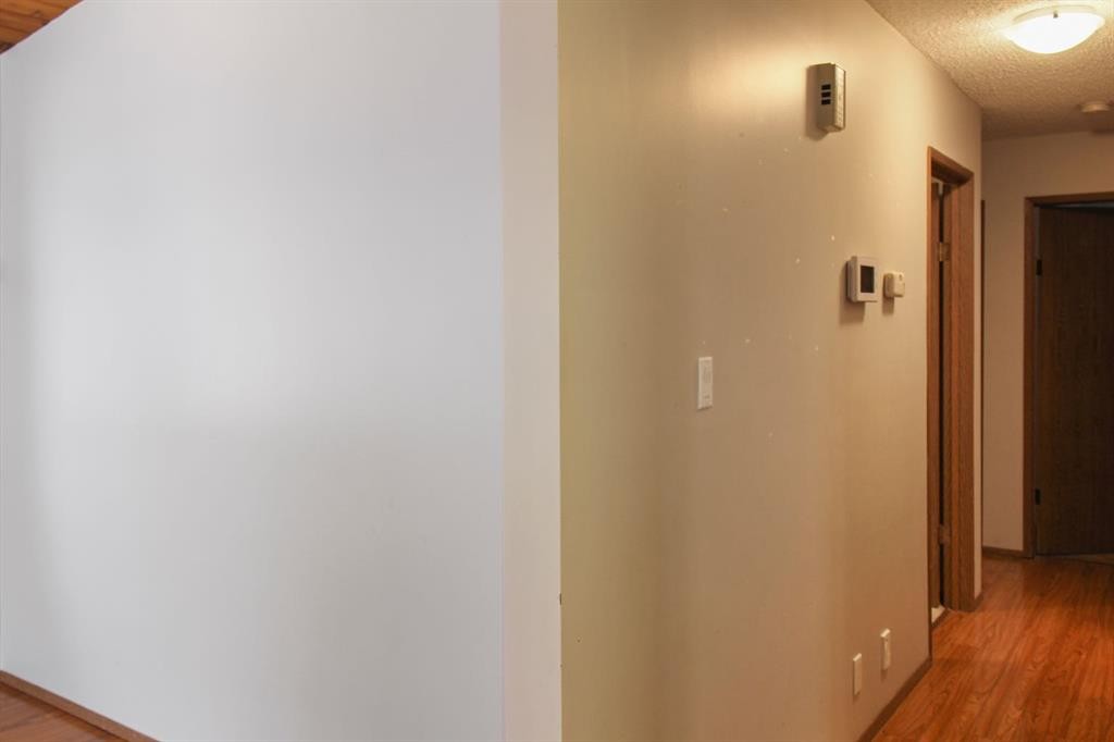 572 West Crescent, Forestburg, AB - Indoor Photo Showing Other Room