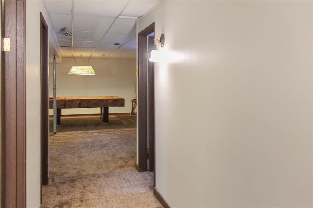 572 West Crescent, Forestburg, AB - Indoor Photo Showing Other Room