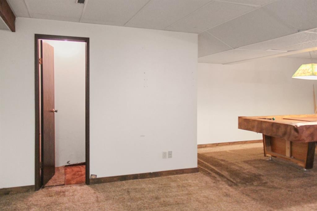 572 West Crescent, Forestburg, AB - Indoor Photo Showing Other Room