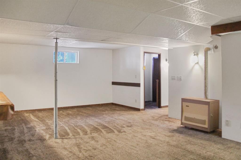 572 West Crescent, Forestburg, AB - Indoor Photo Showing Basement