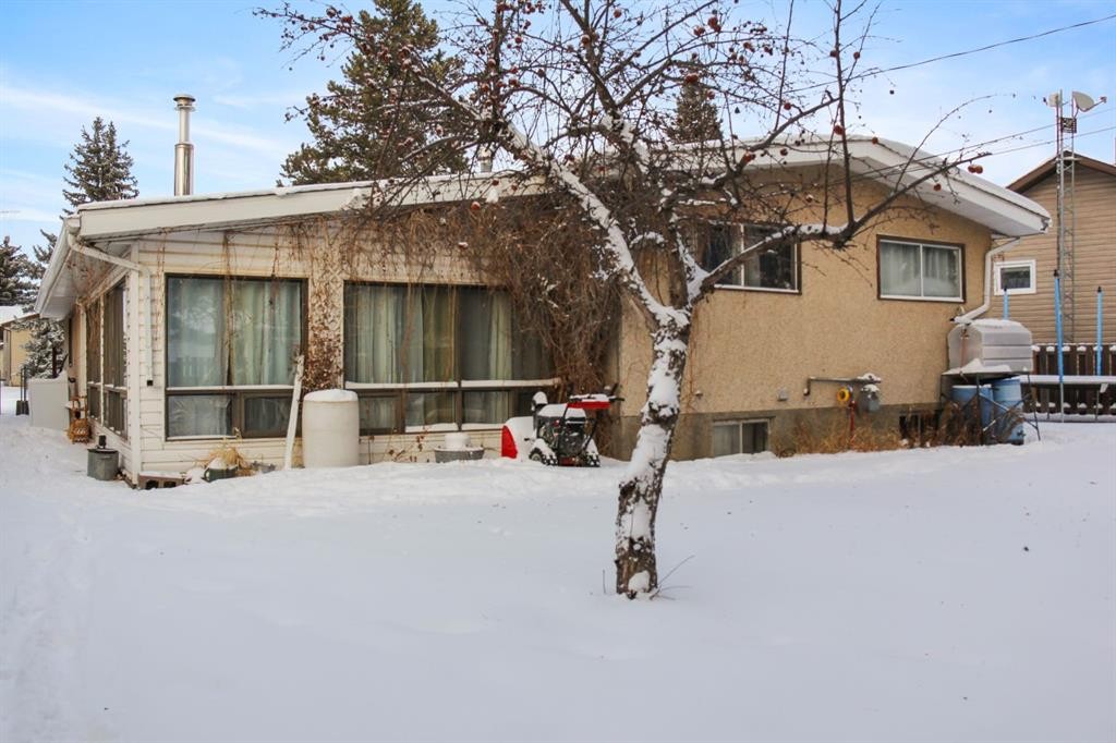572 West Crescent, Forestburg, AB - Outdoor