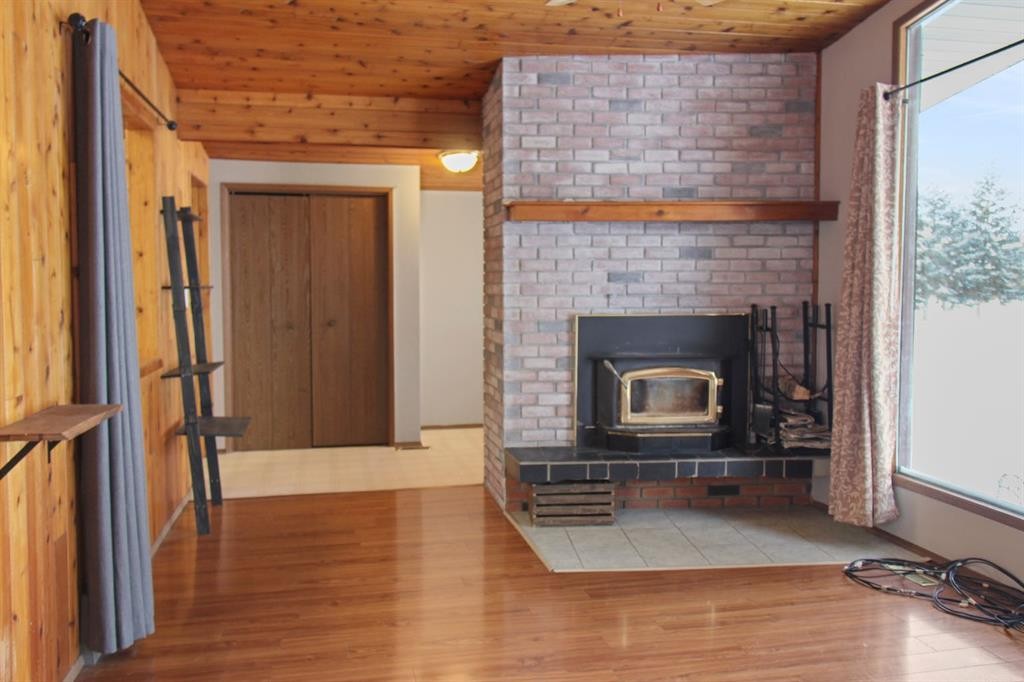 572 West Crescent, Forestburg, AB - Indoor With Fireplace