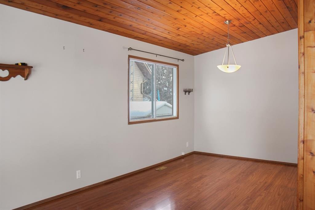 572 West Crescent, Forestburg, AB - Indoor Photo Showing Other Room