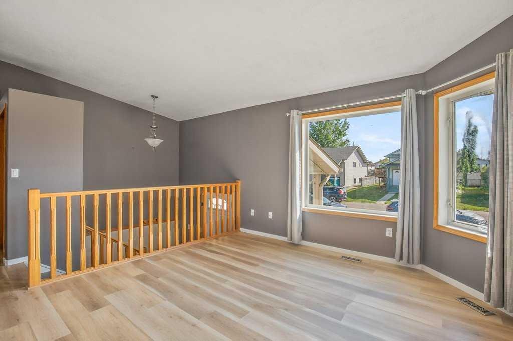 52 Harper Drive, Sylvan Lake, AB - Indoor Photo Showing Other Room