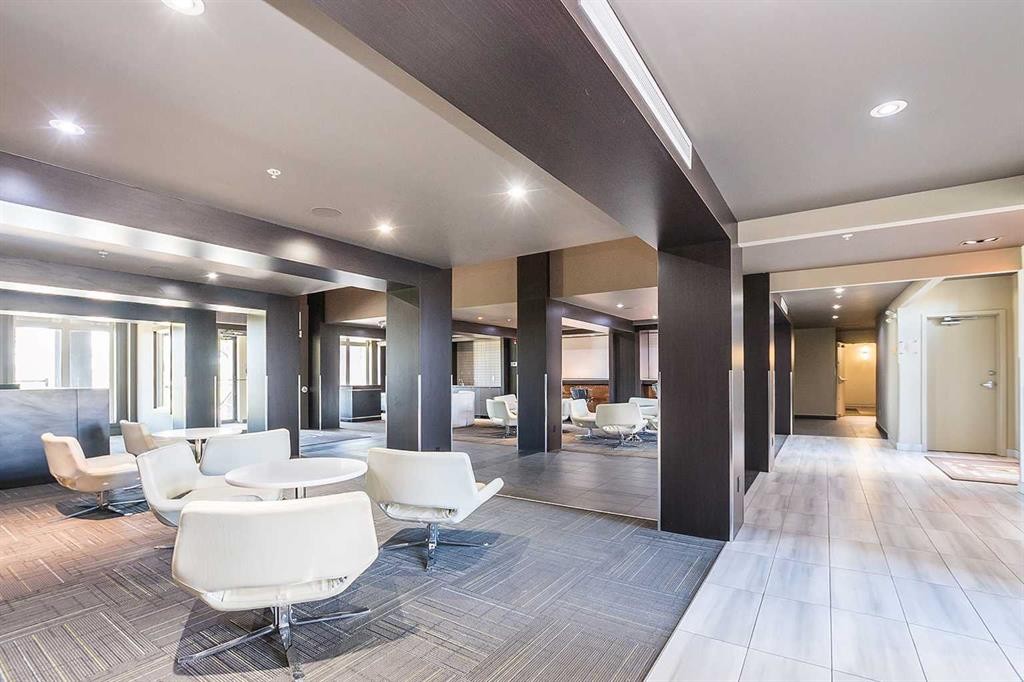 5226-2660 22 Street, Red Deer, AB - Indoor Photo Showing Other Room