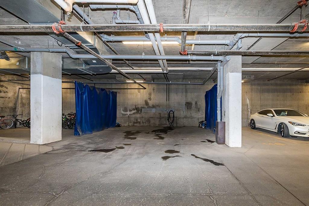 5226-2660 22 Street, Red Deer, AB - Indoor Photo Showing Garage