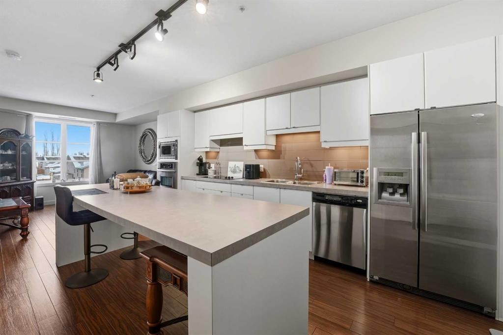 5226-2660 22 Street, Red Deer, AB - Indoor Photo Showing Kitchen With Upgraded Kitchen