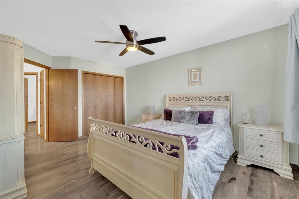 10 Wilkinson Circle, Sylvan Lake, AB - Indoor Photo Showing Bedroom