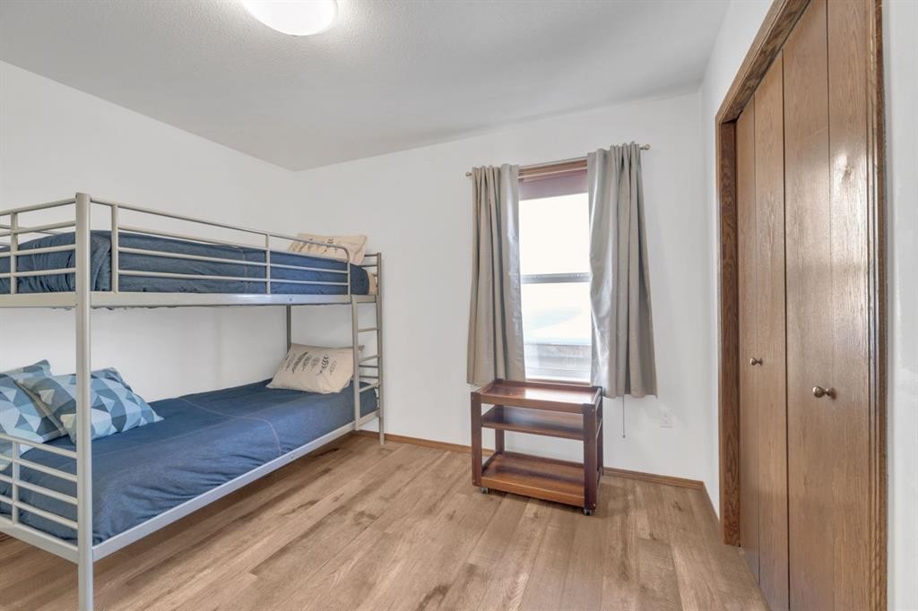 10 Wilkinson Circle, Sylvan Lake, AB - Indoor Photo Showing Bedroom