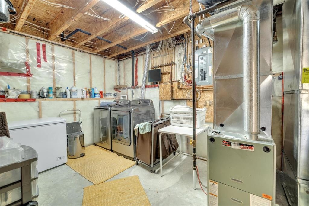 10 Wilkinson Circle, Sylvan Lake, AB - Indoor