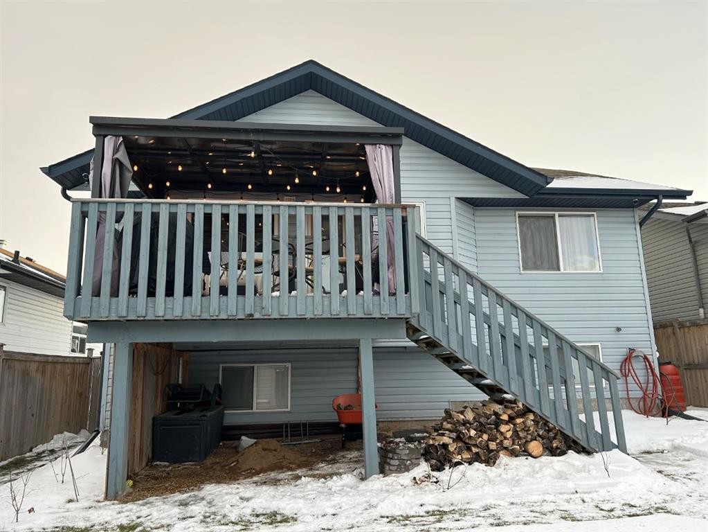 10 Wilkinson Circle, Sylvan Lake, AB - Outdoor With Exterior
