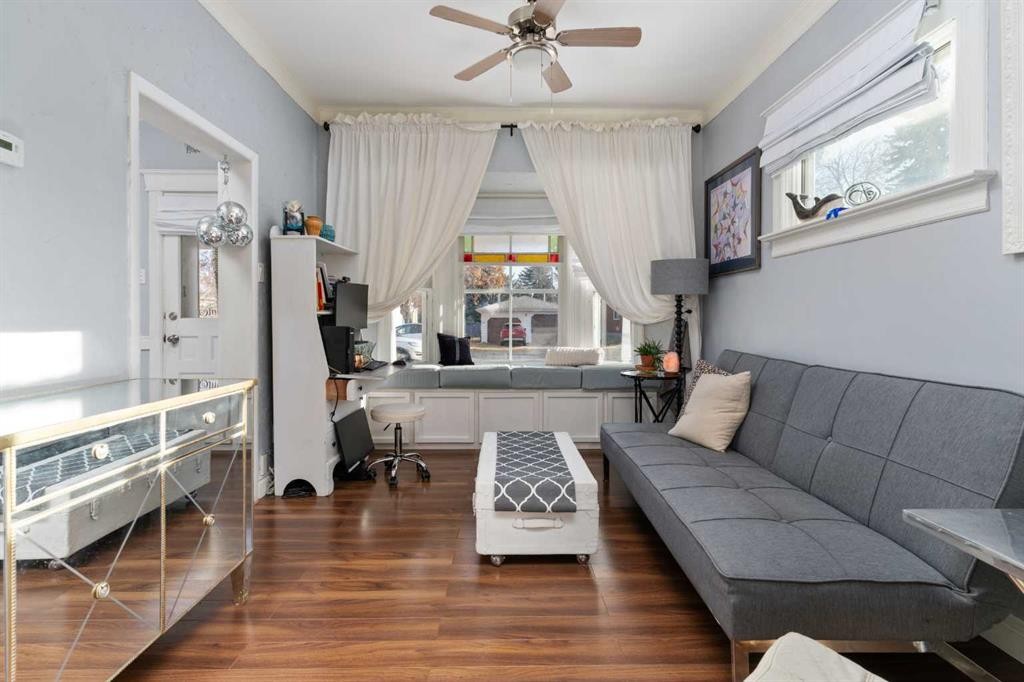5013 49 A Street, Sedgewick, AB - Indoor Photo Showing Living Room