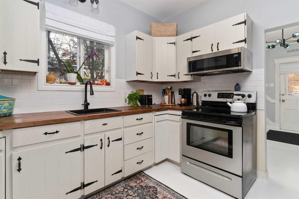 5013 49 A Street, Sedgewick, AB - Indoor Photo Showing Kitchen