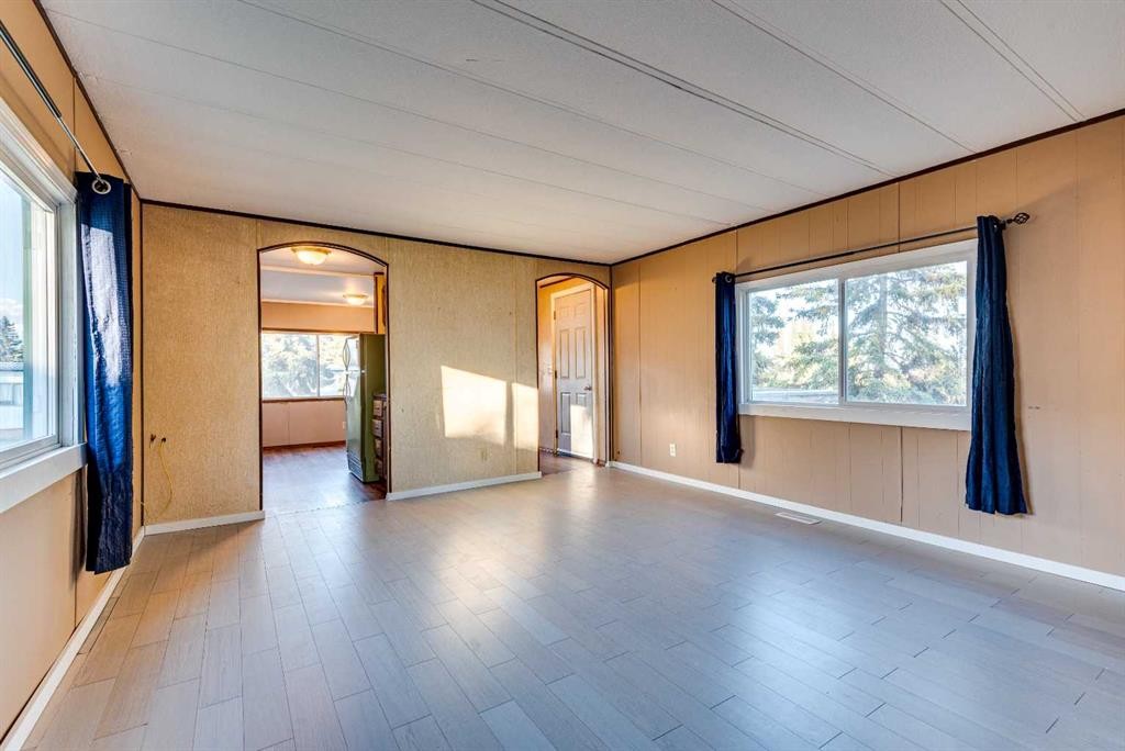 26-501 School Road, Trochu, AB