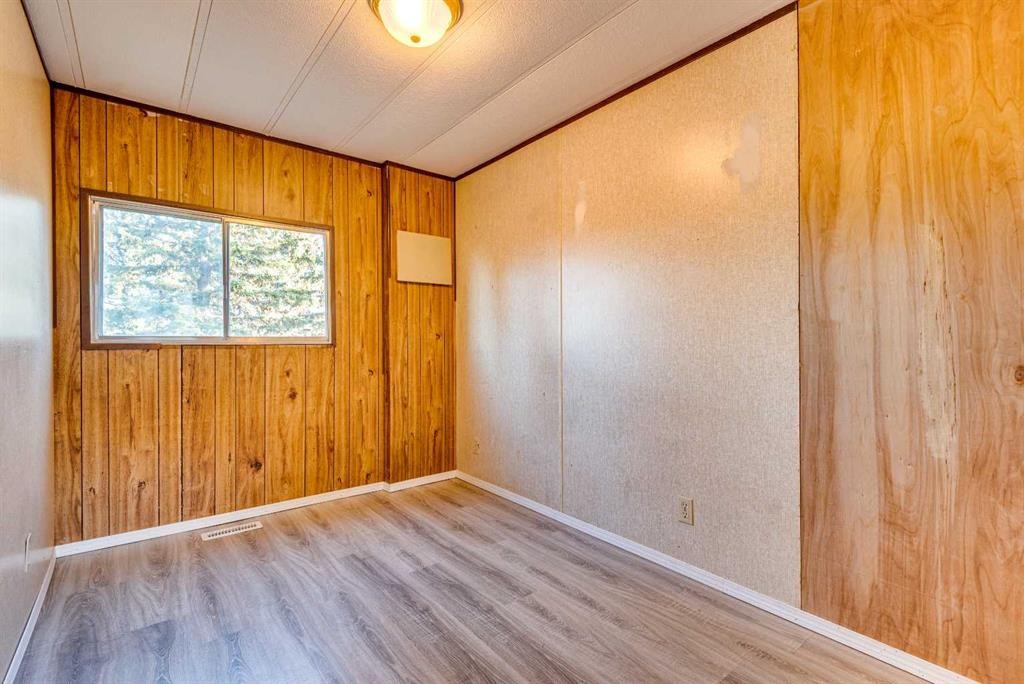 26-501 School Road, Trochu, AB