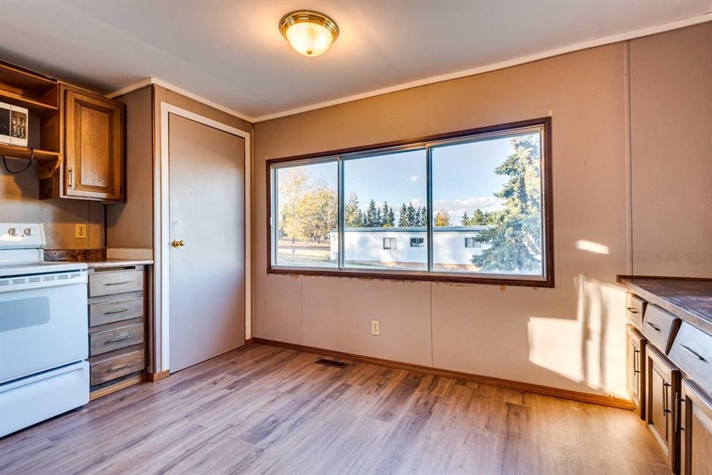 26-501 School Road, Trochu, AB