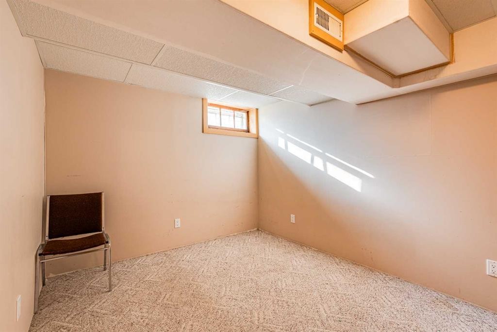 402 Main Street, Trochu, AB - Indoor Photo Showing Basement