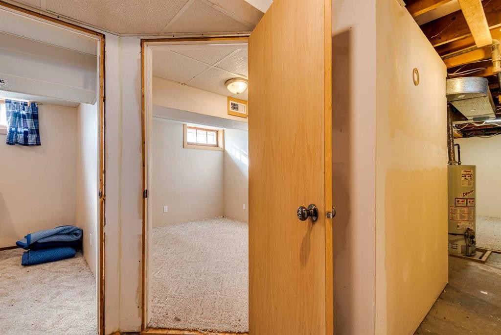 402 Main Street, Trochu, AB - Indoor