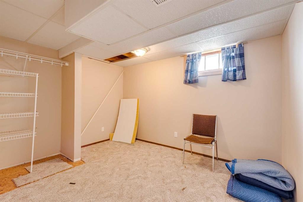 402 Main Street, Trochu, AB - Indoor