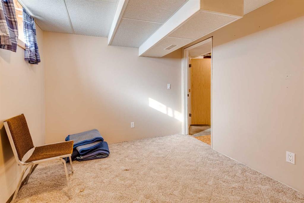 402 Main Street, Trochu, AB - Indoor