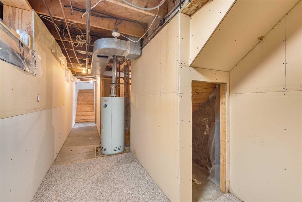 402 Main Street, Trochu, AB - Indoor Photo Showing Basement