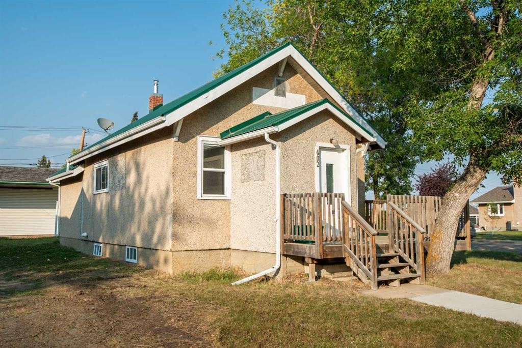 402 Main Street, Trochu, AB - Outdoor