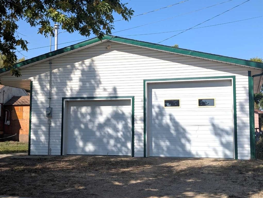 402 Main Street, Trochu, AB - Outdoor