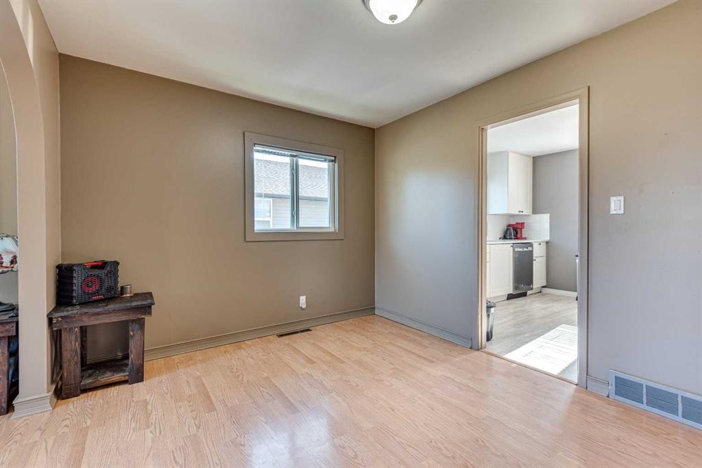 25-320 7 Avenue Ne, Three Hills, AB - Indoor Photo Showing Other Room