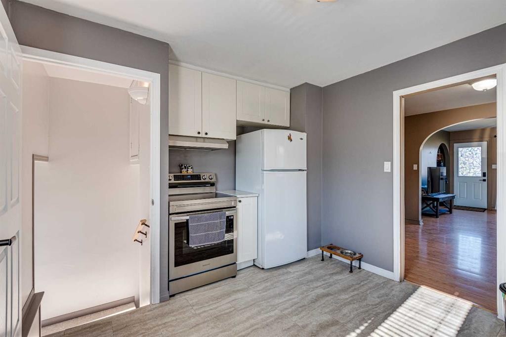 25-320 7 Avenue Ne, Three Hills, AB - Indoor Photo Showing Kitchen