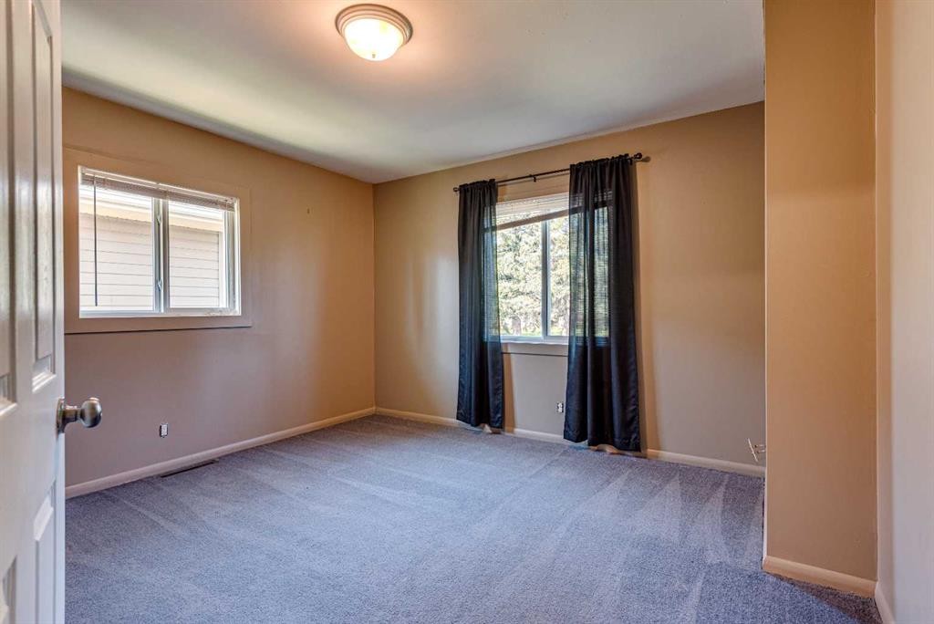 25-320 7 Avenue Ne, Three Hills, AB - Indoor Photo Showing Other Room