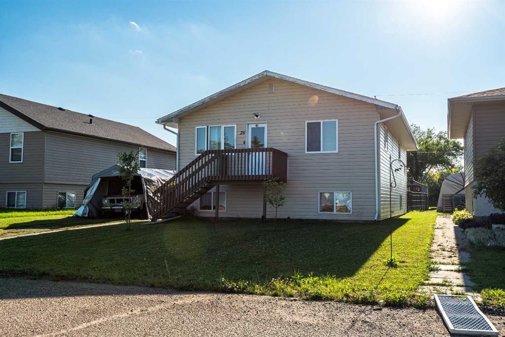 25-320 7 Avenue Ne, Three Hills, AB - Outdoor With Deck Patio Veranda With Exterior