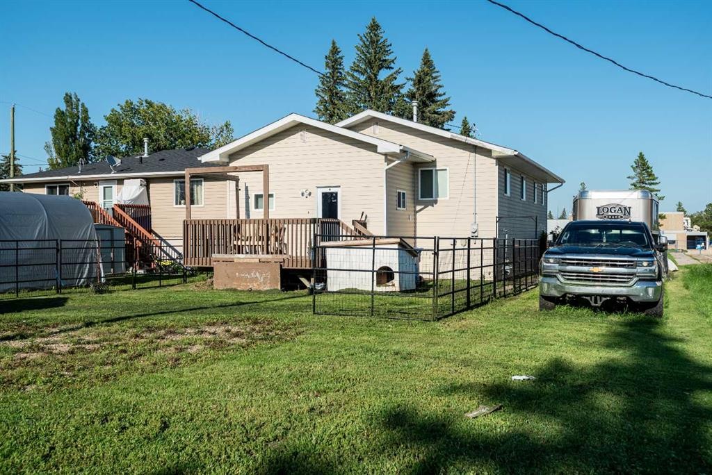 25-320 7 Avenue Ne, Three Hills, AB - Outdoor With Deck Patio Veranda