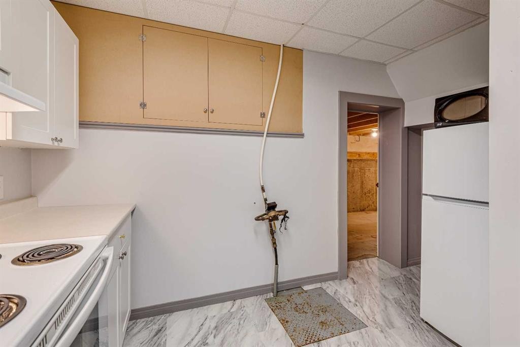 25-320 7 Avenue Ne, Three Hills, AB - Indoor Photo Showing Kitchen