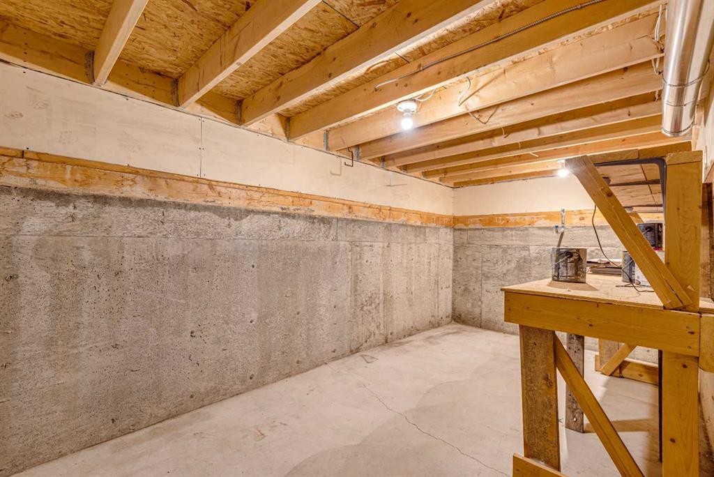 25-320 7 Avenue Ne, Three Hills, AB - Indoor Photo Showing Basement
