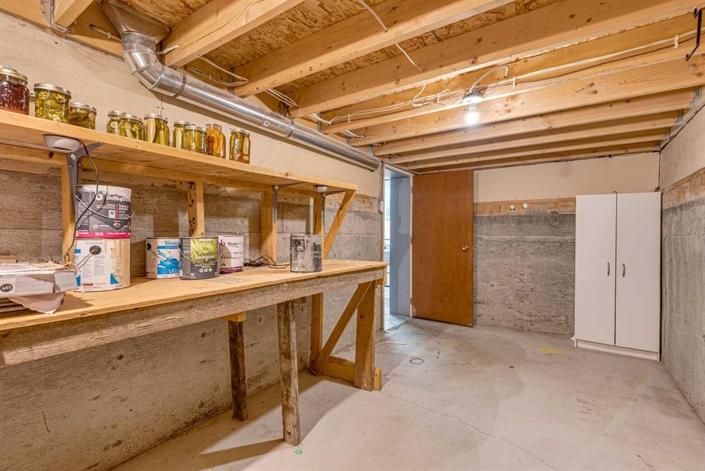 25-320 7 Avenue Ne, Three Hills, AB - Indoor Photo Showing Basement