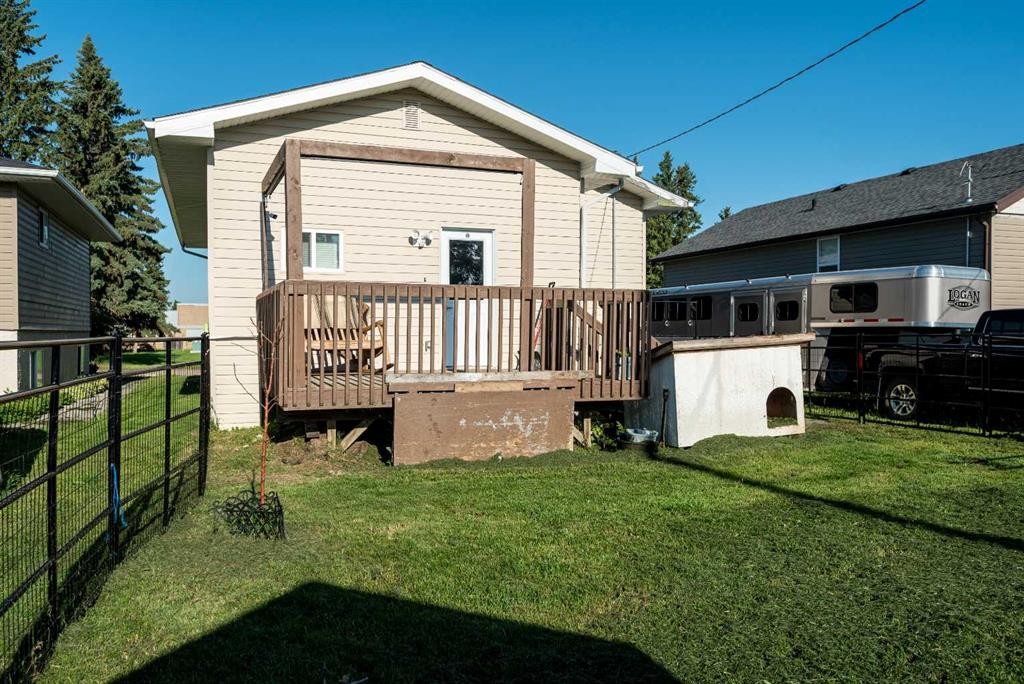 25-320 7 Avenue Ne, Three Hills, AB - Outdoor With Deck Patio Veranda With Exterior