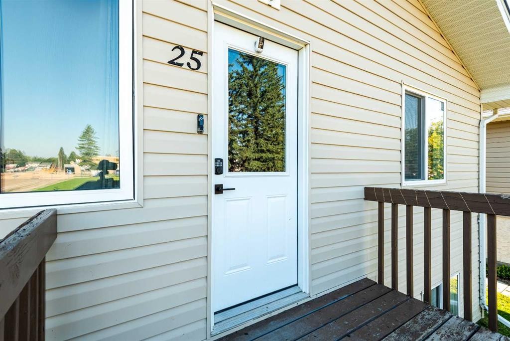 25-320 7 Avenue Ne, Three Hills, AB - Outdoor With Exterior