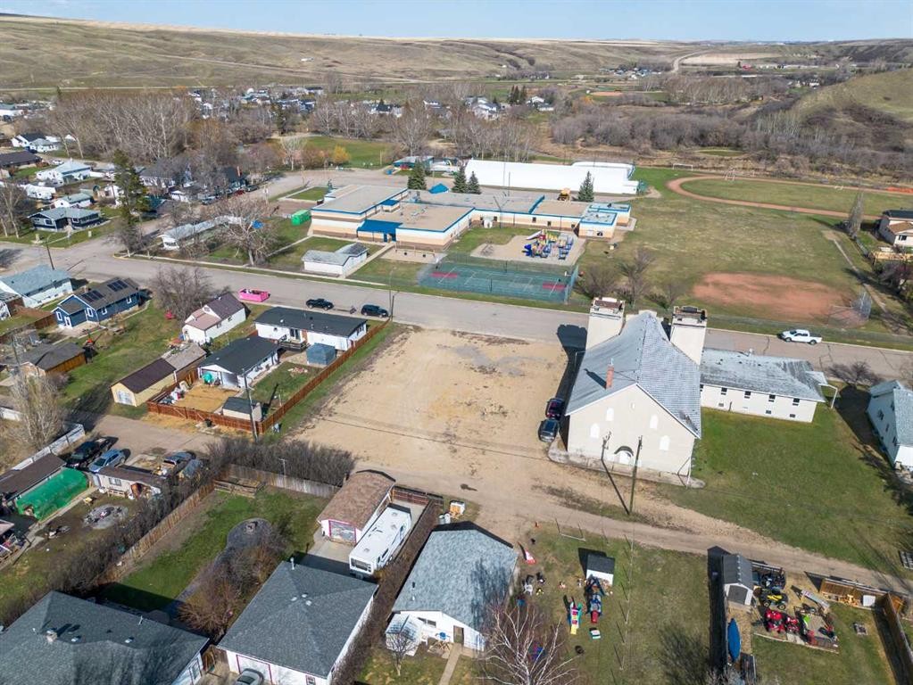 214 Bruce Avenue, Carbon, AB