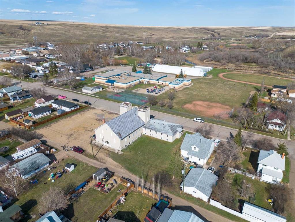 214 Bruce Avenue, Carbon, AB